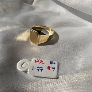 CLOSING SALE: solid yellow gold 18k signet ring